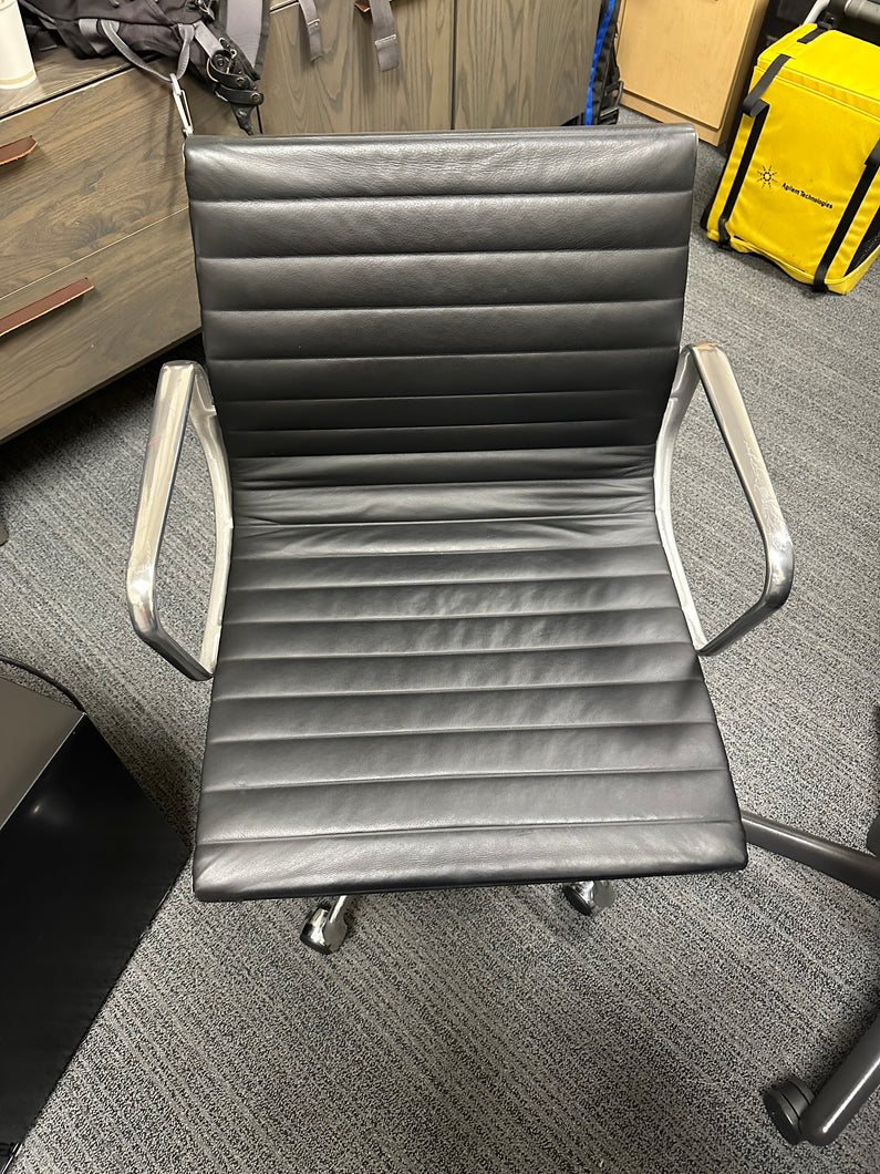 Herman Miller Eames Aluminum Group Chair Authentic 50th anniversary edition