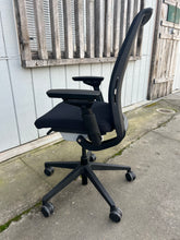 Load image into Gallery viewer, SteelCase Think V2 chair Black